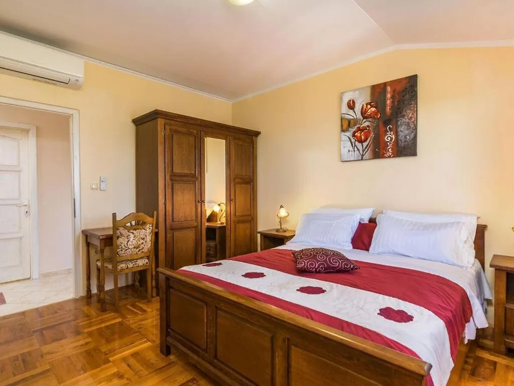Villa Divina Comfortable Holiday Residence Sisan Croatia
