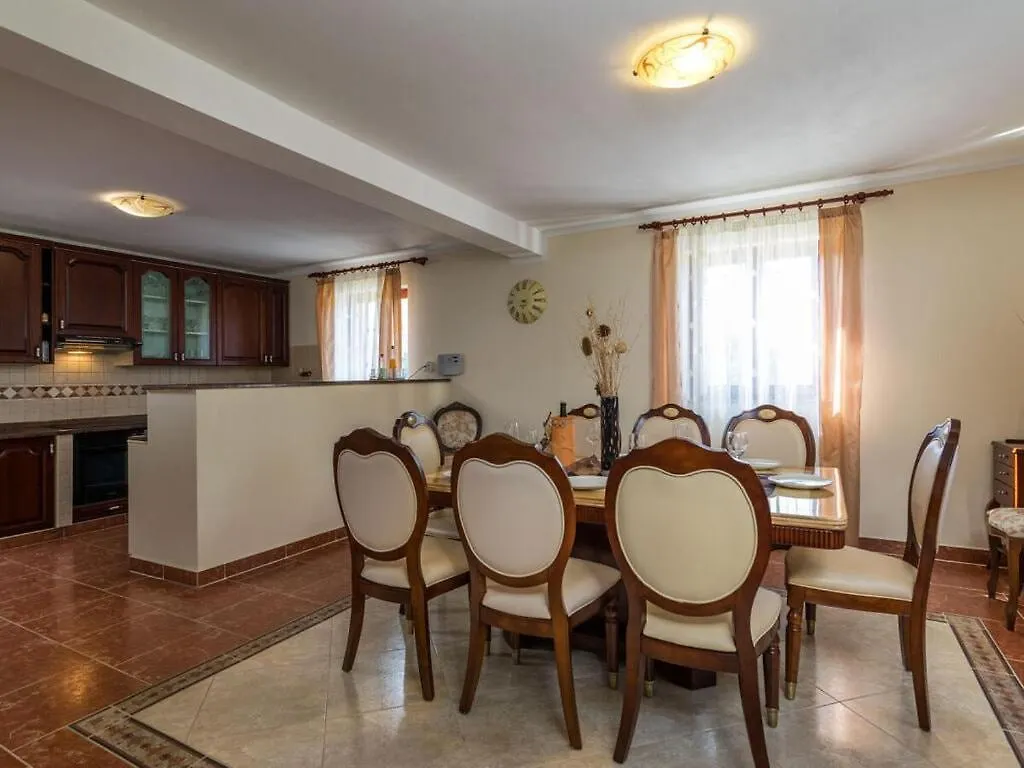 Villa Divina Comfortable Holiday Residence Sisan 0*,